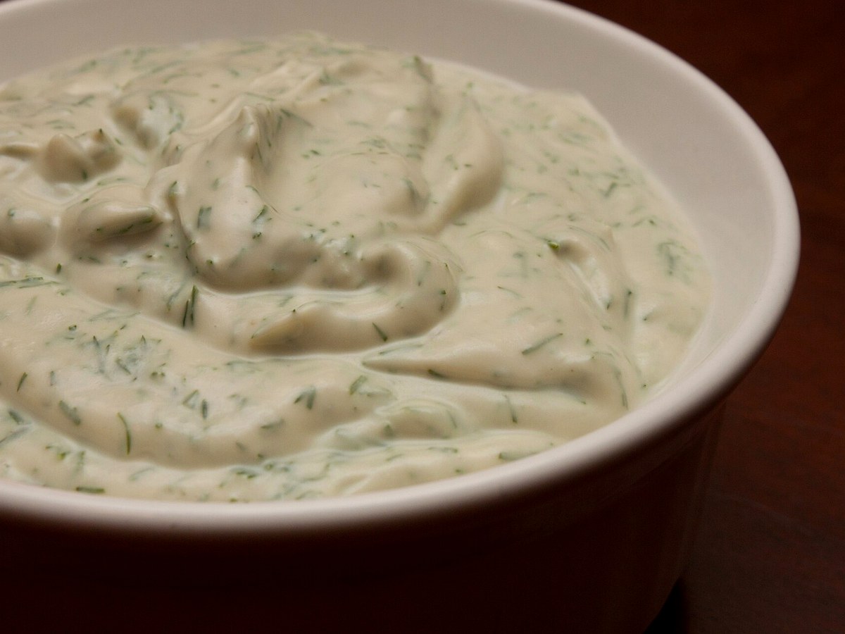 Сметанный соус с зеленью